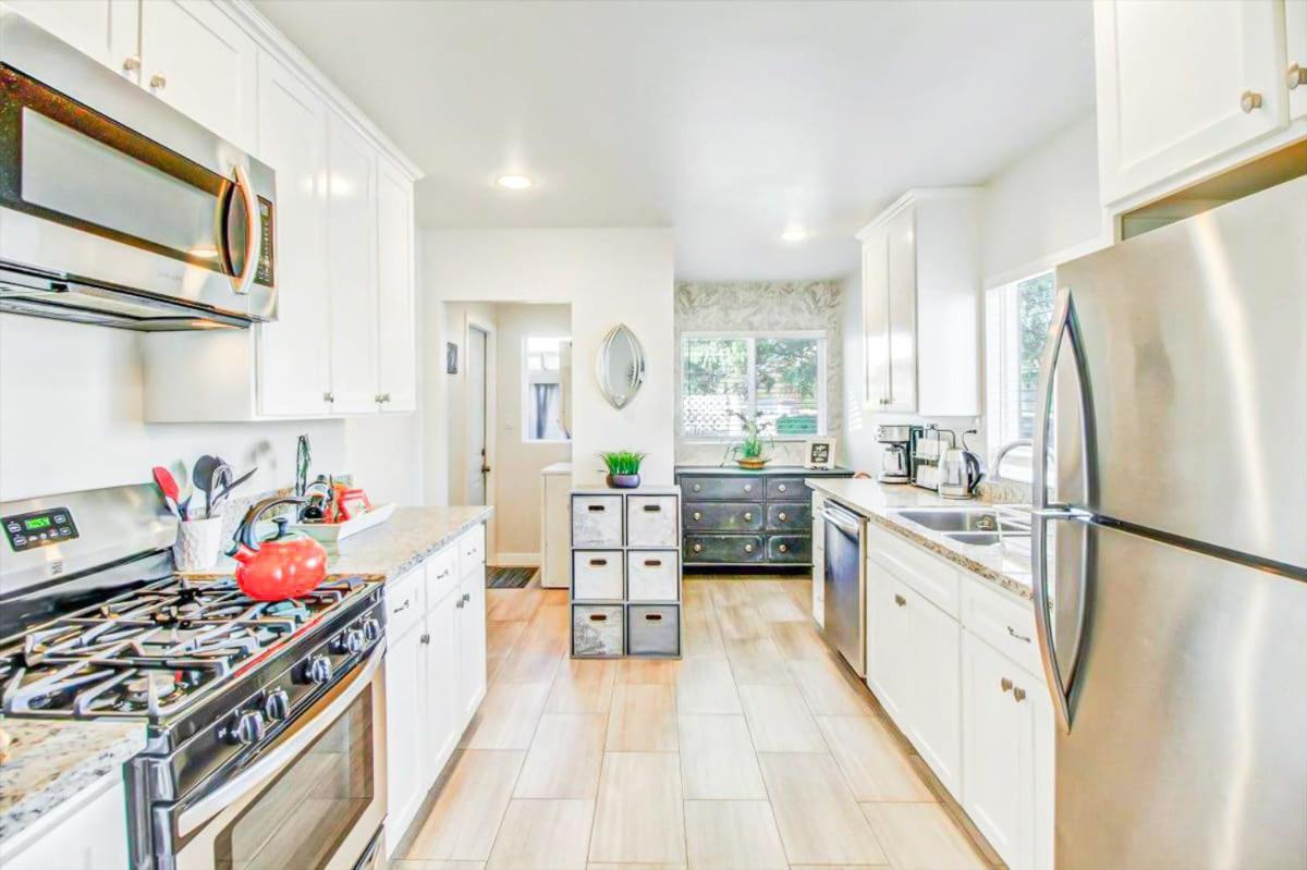 Modern 2-Bedroom Haven In The Heart Of La- Hud-Vp 로스앤젤레스 외부 사진