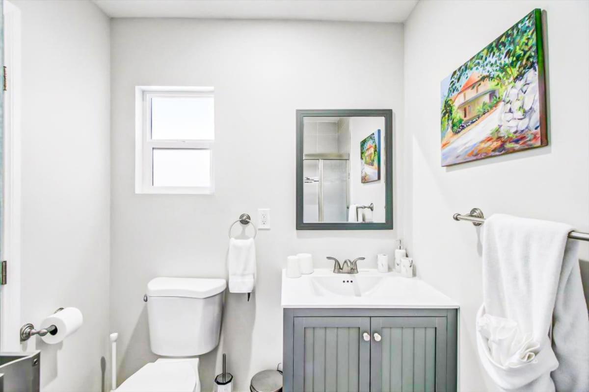 Modern 2-Bedroom Haven In The Heart Of La- Hud-Vp 로스앤젤레스 외부 사진