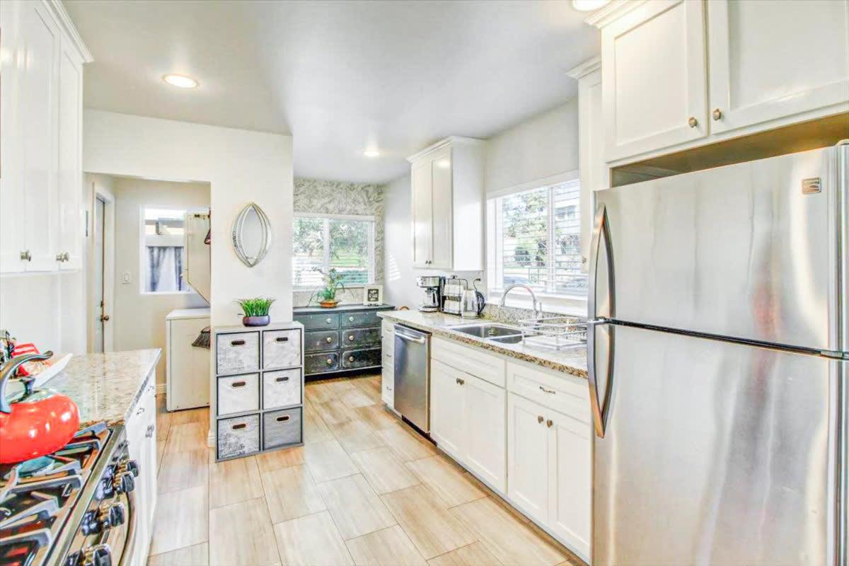 Modern 2-Bedroom Haven In The Heart Of La- Hud-Vp 로스앤젤레스 외부 사진
